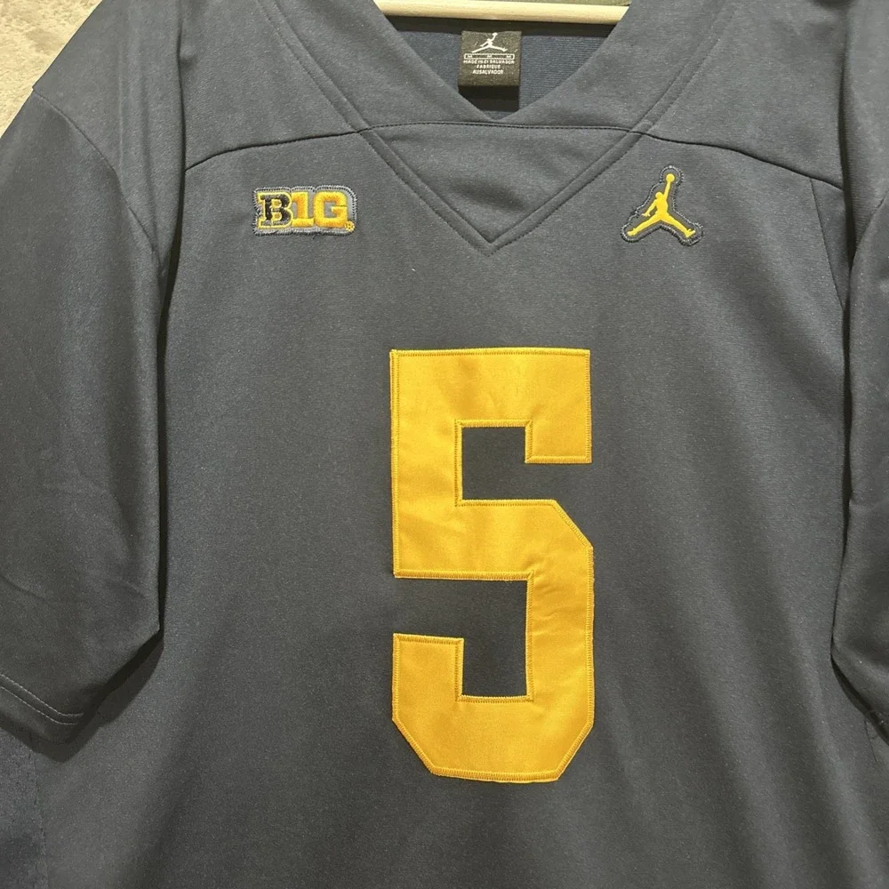 Jordan Michigan Wolverines #5 Jabrill Peppers Size‎ M Blue Short Sleeve V-Neck